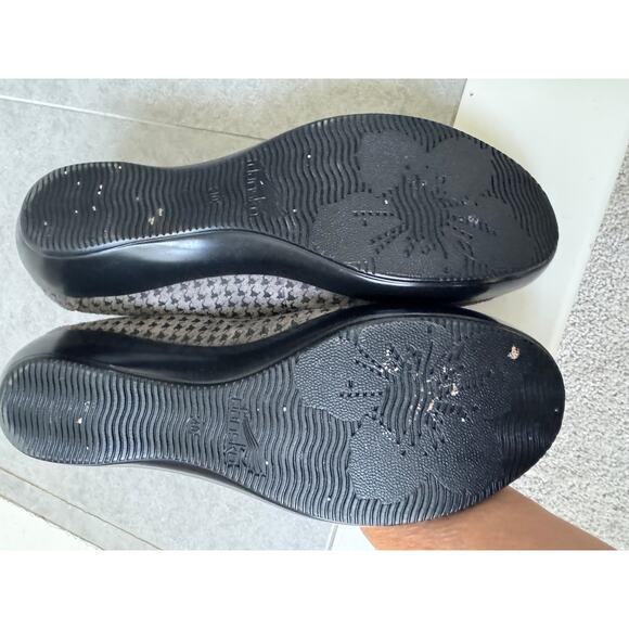 Dansko Houndstooth Loafers Size 40 Slip-On Comfort Shoes Black Gray - Picture 5 of 6